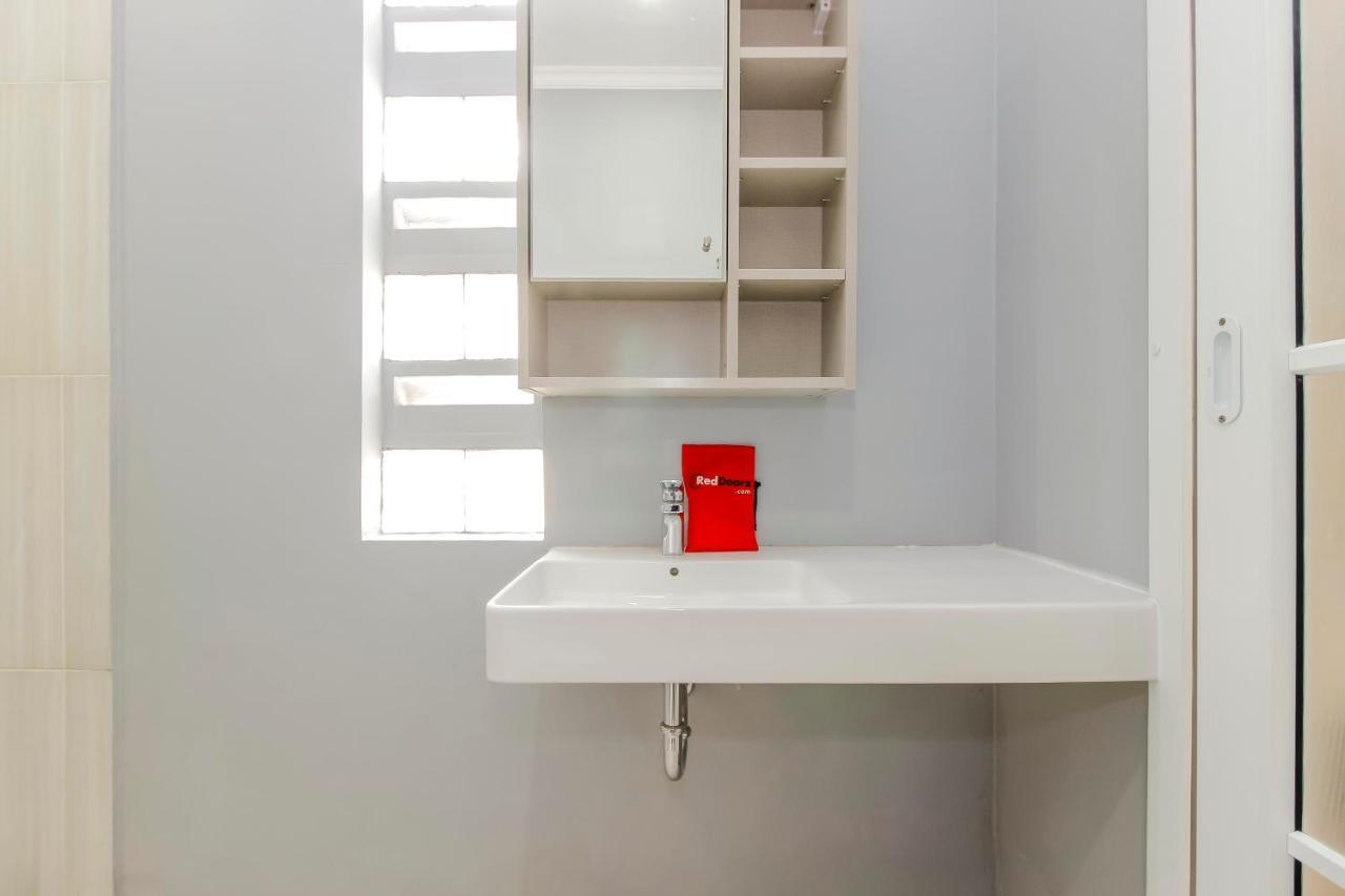 Reddoorz Plus @ Kwitang 2 Jakarta Ngoại thất bức ảnh